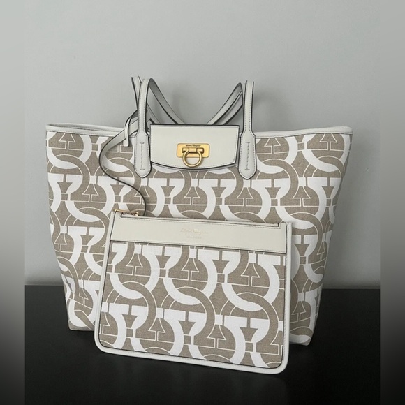 Salvatore Ferragamo Gancini White Beige Tote Women Bag - Picture 2 of 3